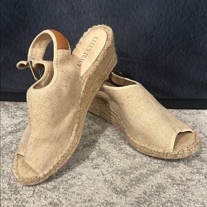 Ellen Tracy Tan Espadrille Wedges size 9